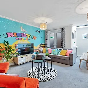 Holiday home Brightons Best Big House 2 - By My Getaways, Brighton
